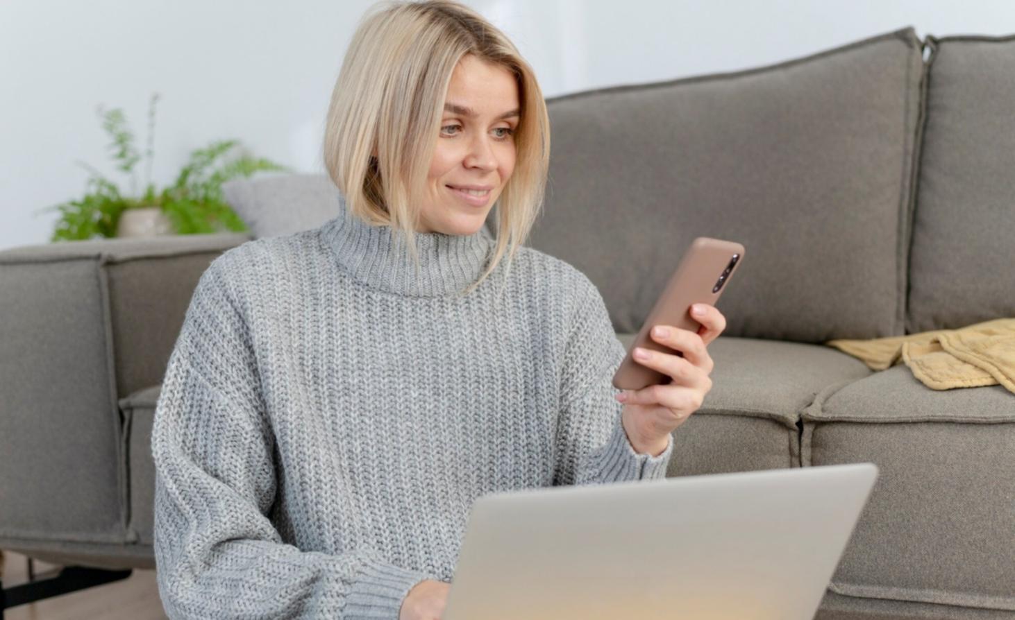 Gruppe von Immobilienexperten bei einer Diskussion